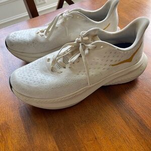 Running shoes Hoka Mach 6